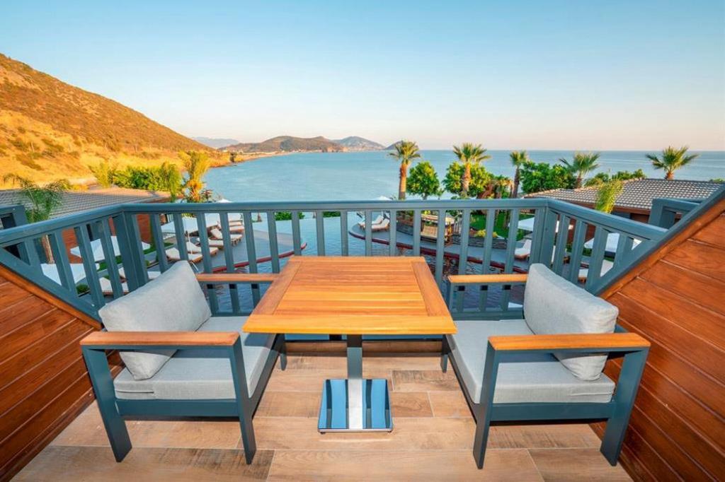 Executive Suit Oda, Deniz Manzaralı (Balkonlu)