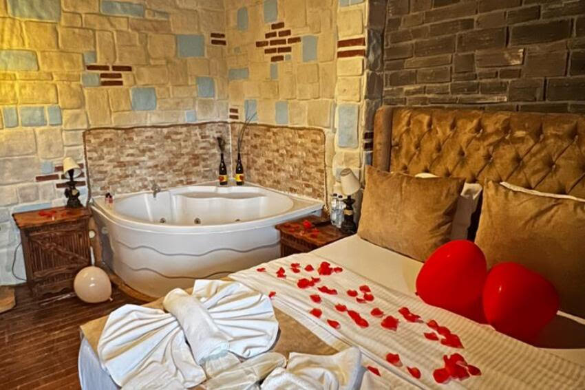 Stone House, Lake View (Jacuzzi)