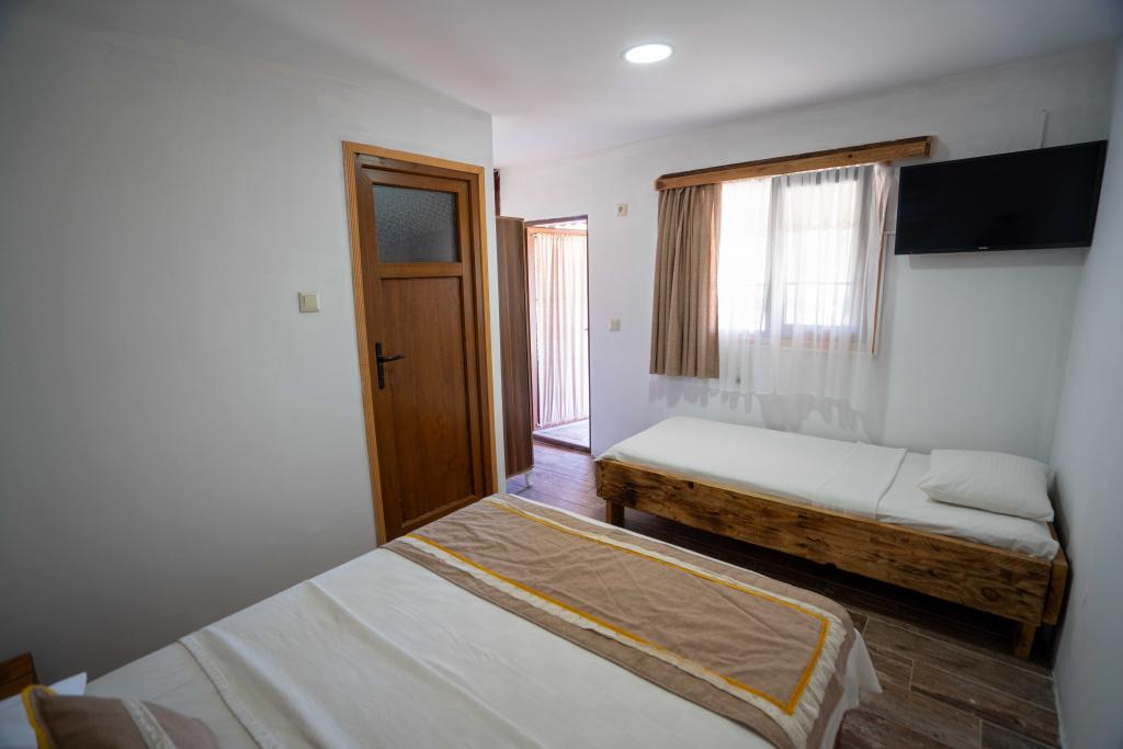 Deluxe Garden Floor Room, Garden View (3 Person)