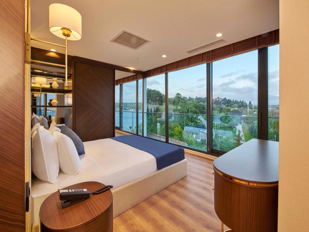 Suit Oda, Boğaz Manzaralı