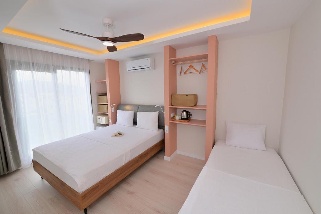 Standart Oda, Deniz Veya Kara Manzaralı (3 Kişilik, Balkonlu)