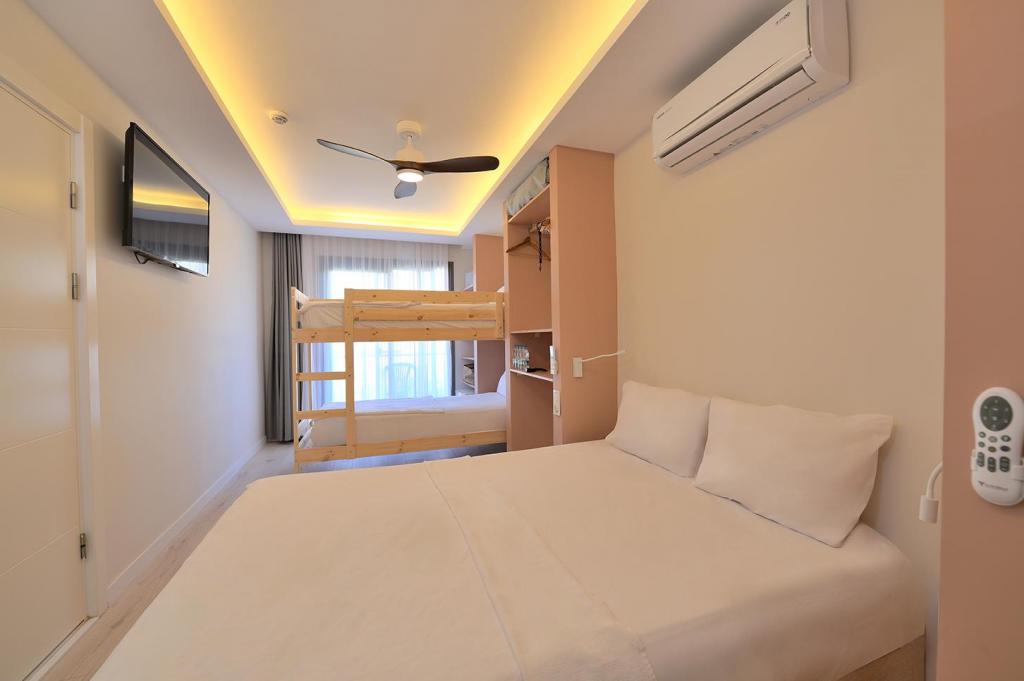 Standart Oda, Bahçe Veya Havuz Manzaralı (4 Kişilik, Balkonlu)