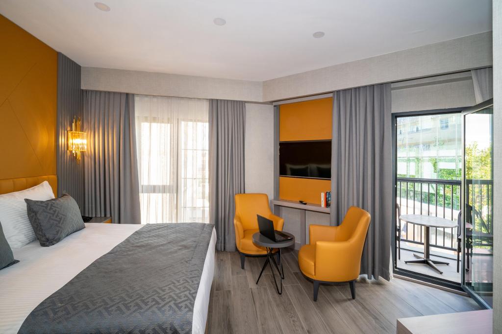 Aile Suit Odası, Cadde Manzaralı
