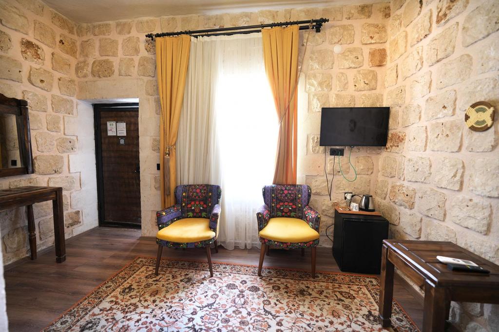 Şahmeran,Avlu Manzaralı,Klimalı