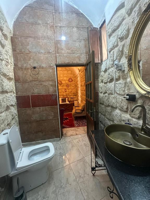 Laleş,Avlu Manzaralı,Şömineli