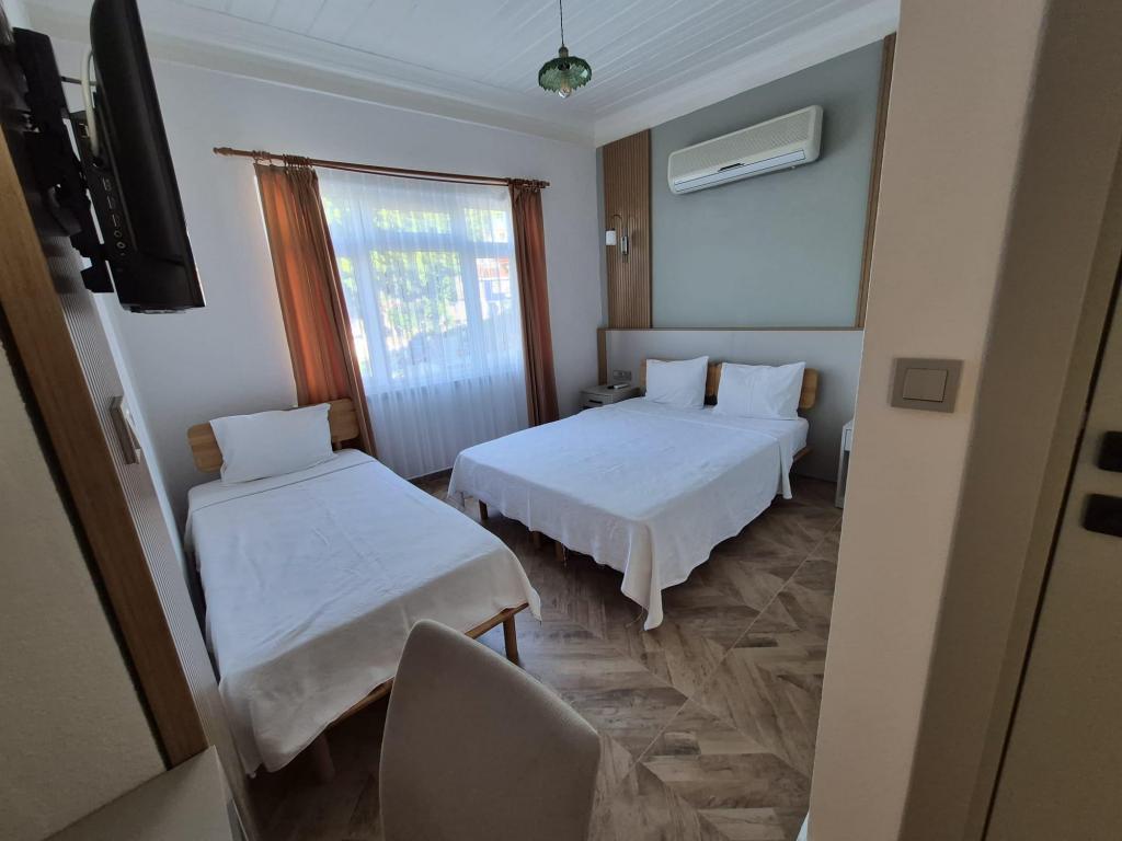 Triple,Şehir Manzaralı