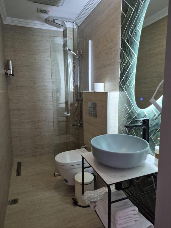 Triple,Şehir Manzaralı