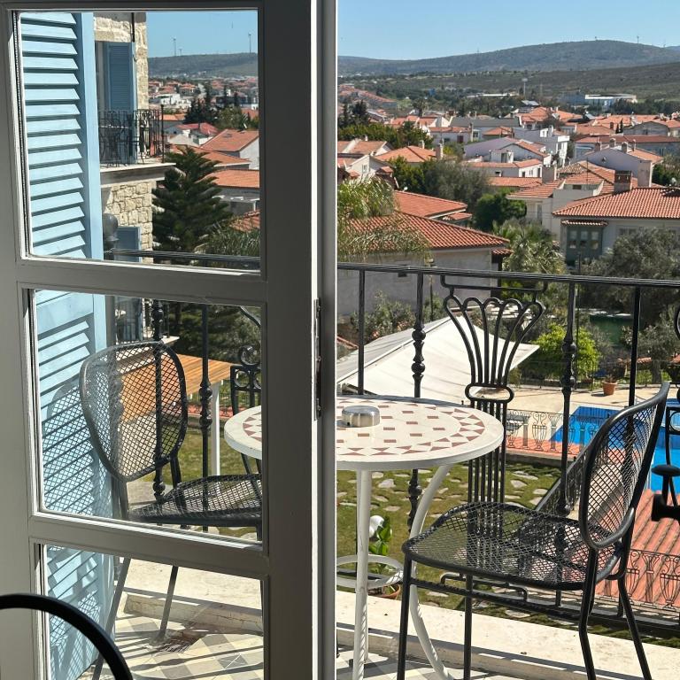 Deluxe Oda,Havuz Manzaralı,Balkonlu