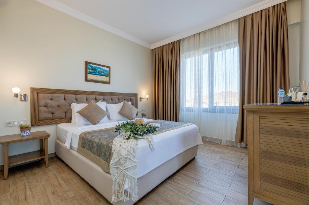 Suite Oda - 3 Kişilik,Deniz veya Kara Manzaralı