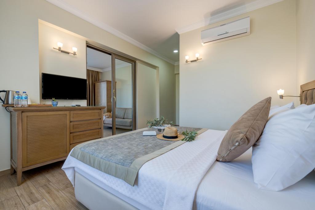 Suite Oda - 3 Kişilik,Deniz veya Kara Manzaralı