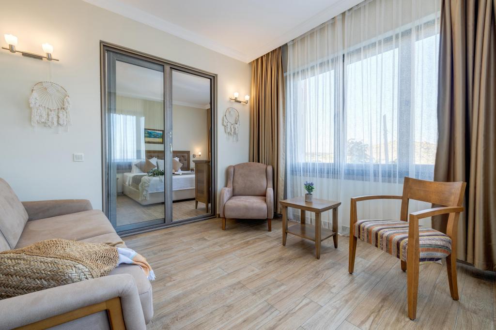 Suite Oda - 3 Kişilik,Deniz veya Kara Manzaralı