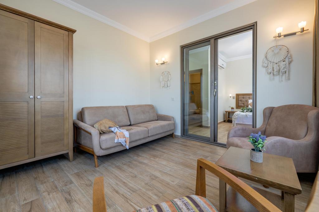 Suite Oda - 3 Kişilik,Deniz veya Kara Manzaralı