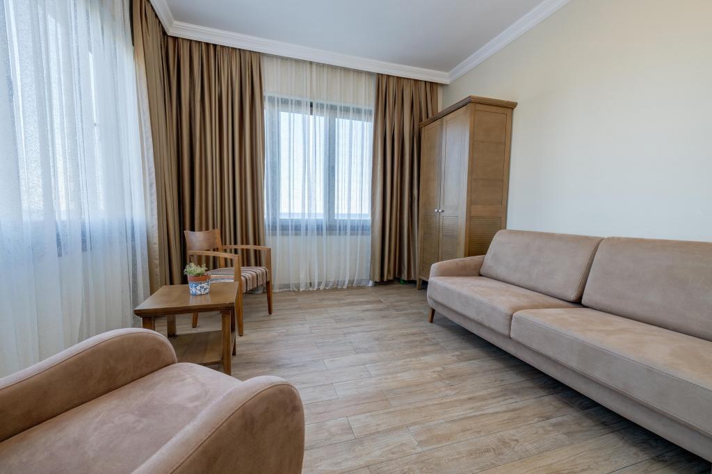 Suite Oda - 3 Kişilik,Deniz veya Kara Manzaralı