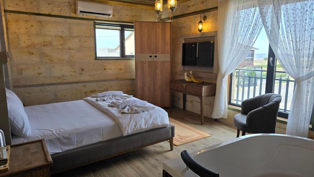 Deluxe Taş Oda (Banyolu, Jakuzi)