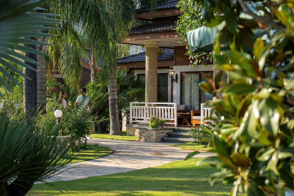 Bungalow, Garden View