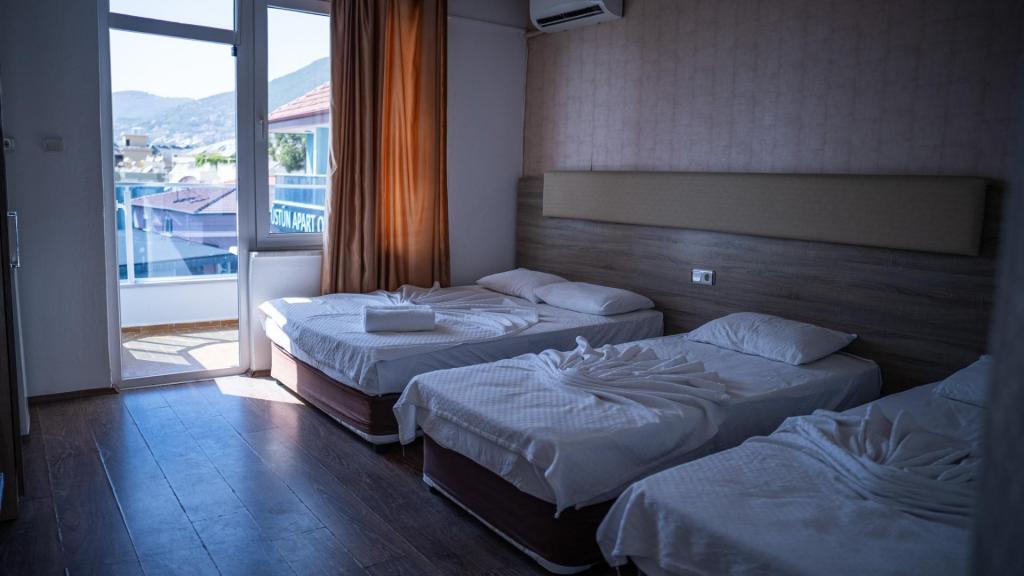 Standart Oda, Bahçe Veya Havuz Manzaralı (Balkonlu)