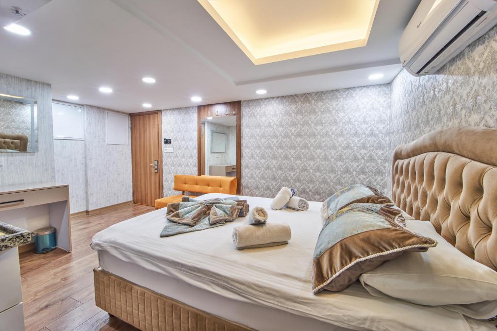Aile Odası, Cadde Manzaralı