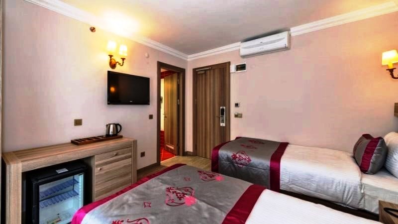 Bağlantılı Oda, Şehir Manzaralı