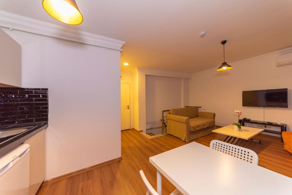 Dubleks Oda, Kara Manzaralı