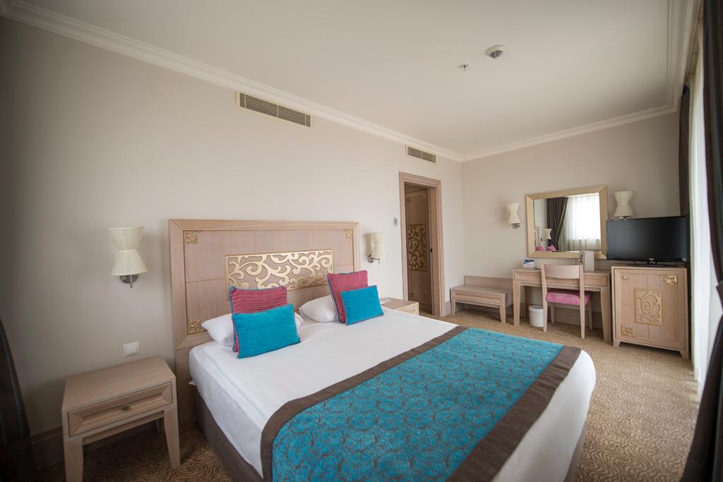 Standard Room, Land View