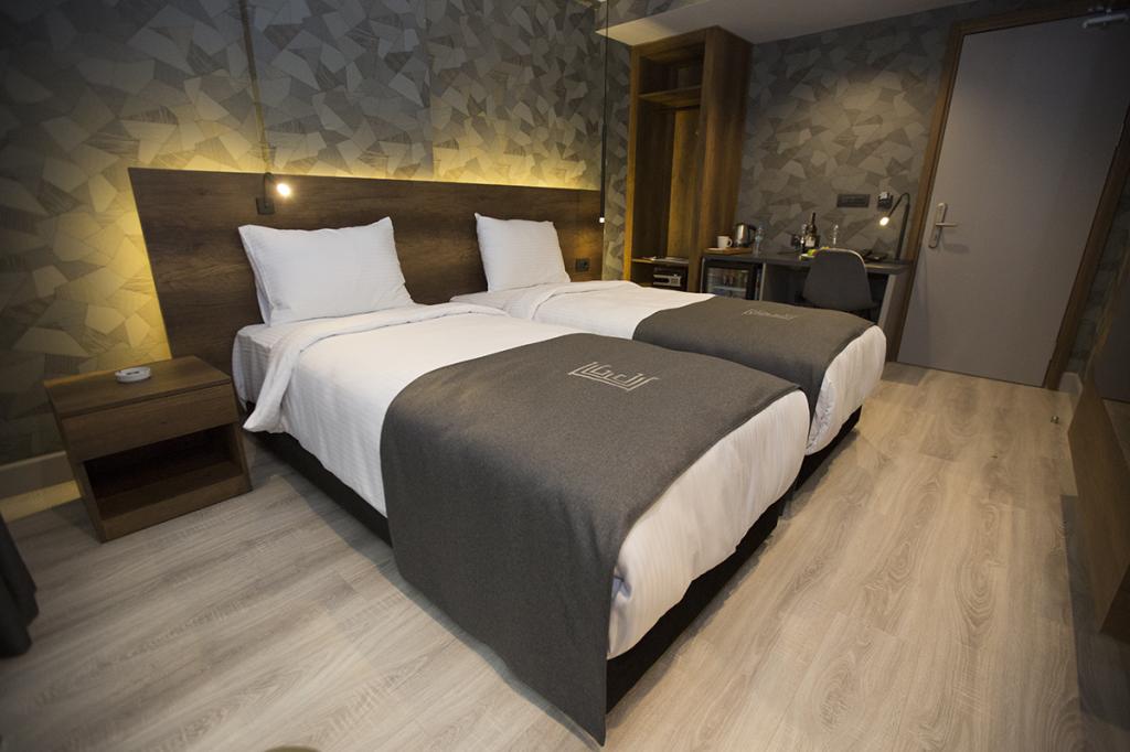 Iki Ayrı Yataklı Oda, Şehir Manzaralı