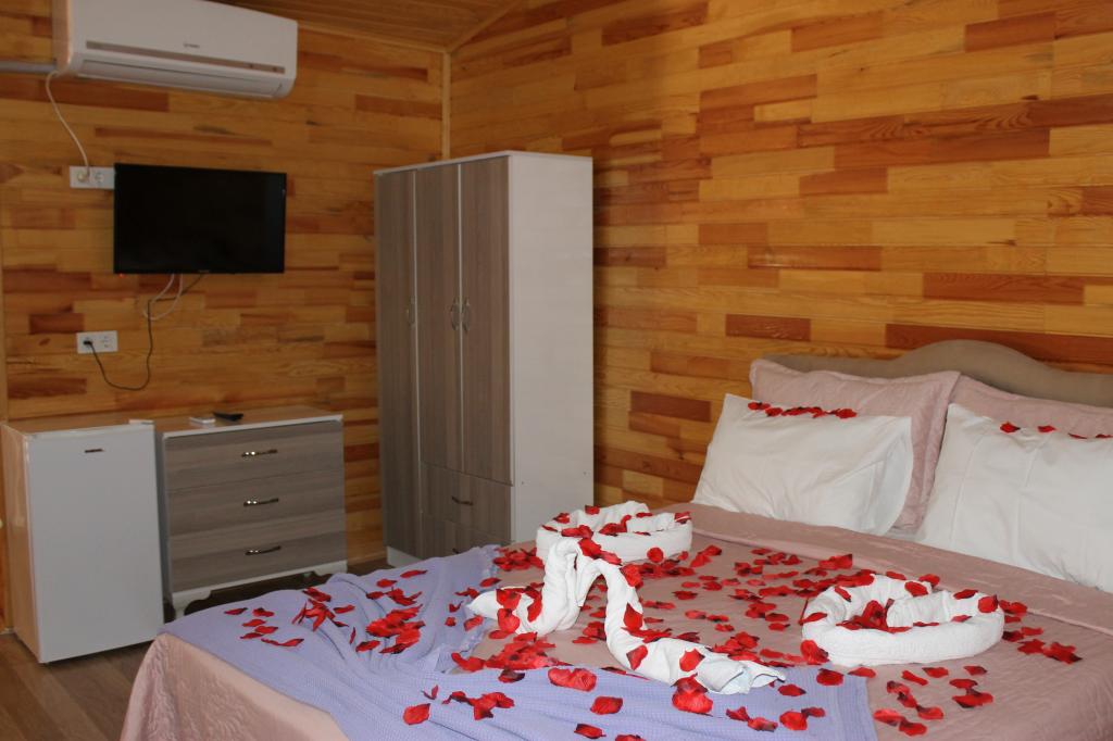 Bungalow, Garden View