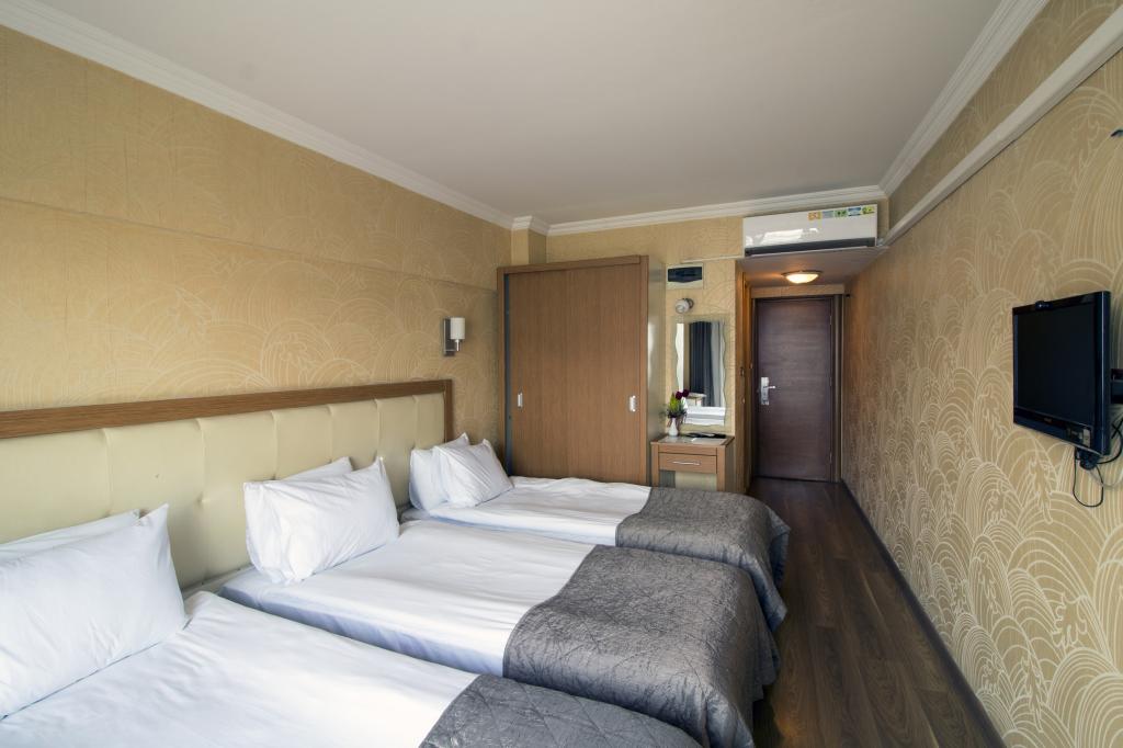 Triple,Şehir Manzaralı