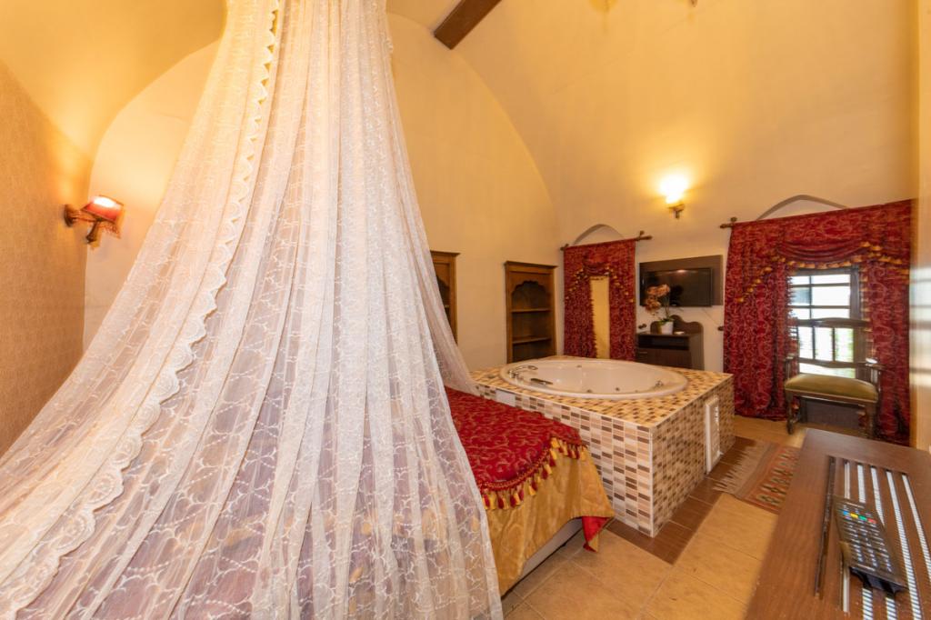 Suit Oda, Bahçe Manzaralı