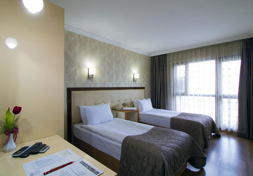 Iki Ayrı Yataklı Oda, Şehir Manzaralı