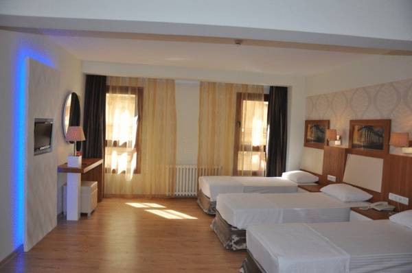 Standard Room, Street View (3 Person)