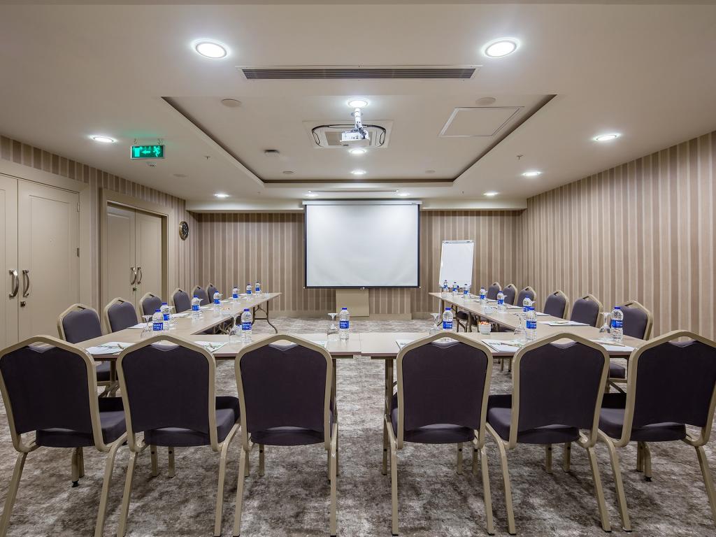 Holiday Inn Antalya Lara | Etstur