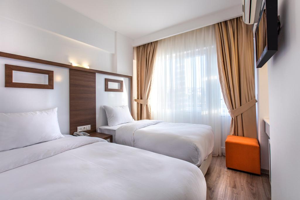 Iki Ayrı Yataklı Oda, Şehir Manzaralı
