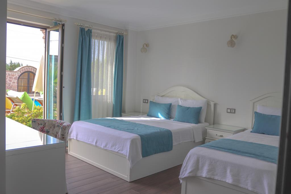 Swim Up Garden Floor Room, Garden View