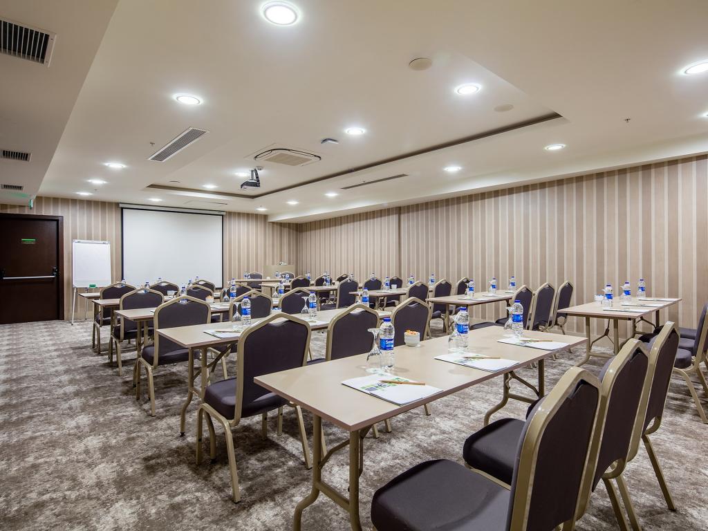 Holiday Inn Antalya Lara | Etstur