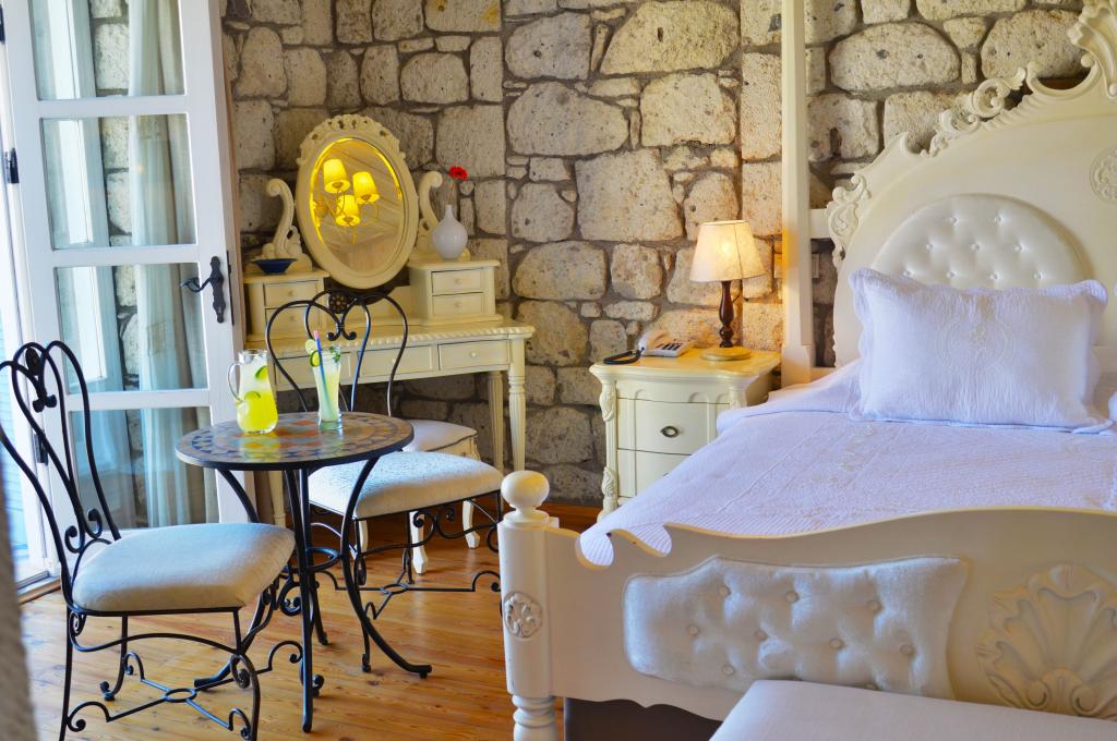 Deluxe Oda,Havuz Manzaralı,Balkonlu