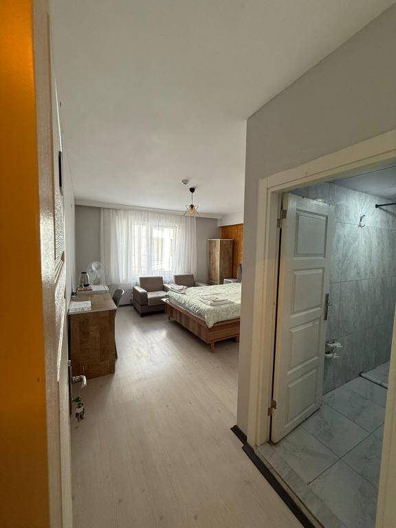 Standart Oda, Cadde Manzaralı