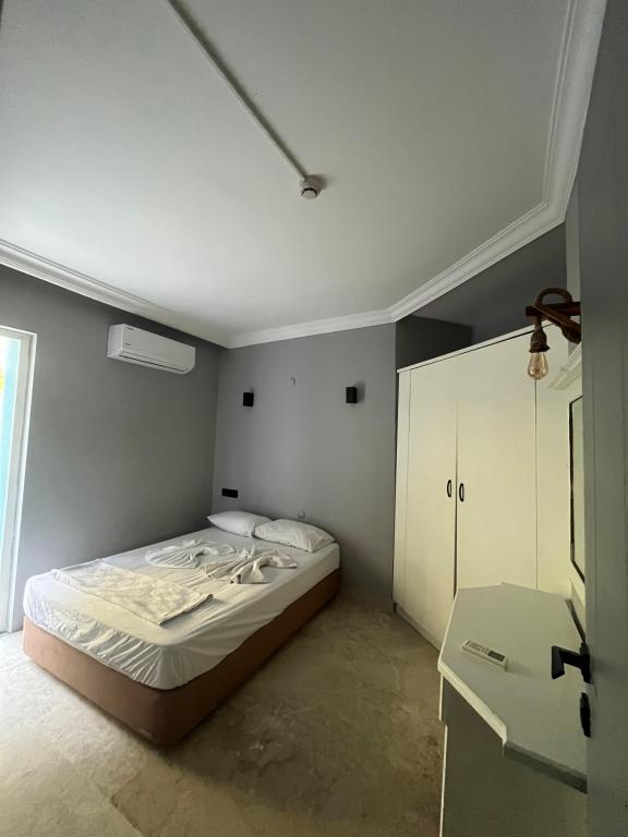 Economy Apart Apartment Flat Room, Pool View (Balcony)