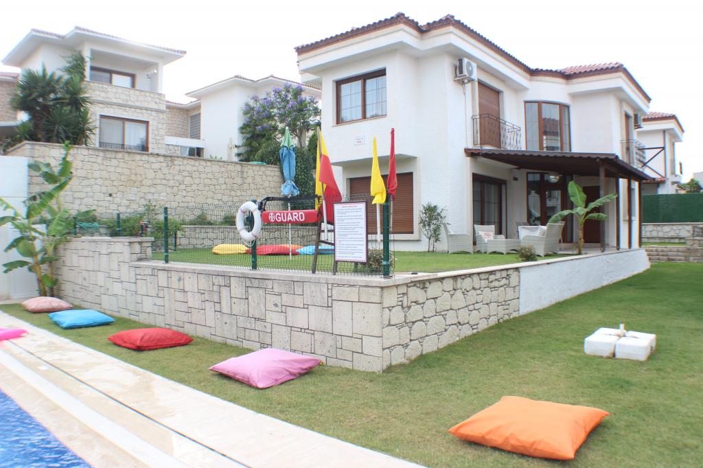 Villa,Havuz Manzaralı