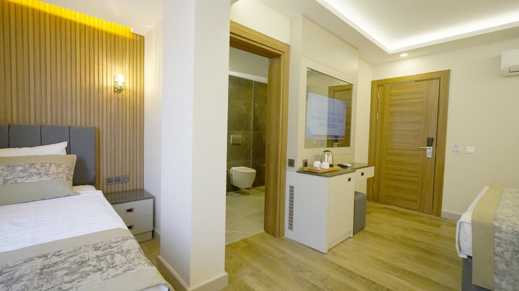 Suite Room, Garden View (Without Balcony)