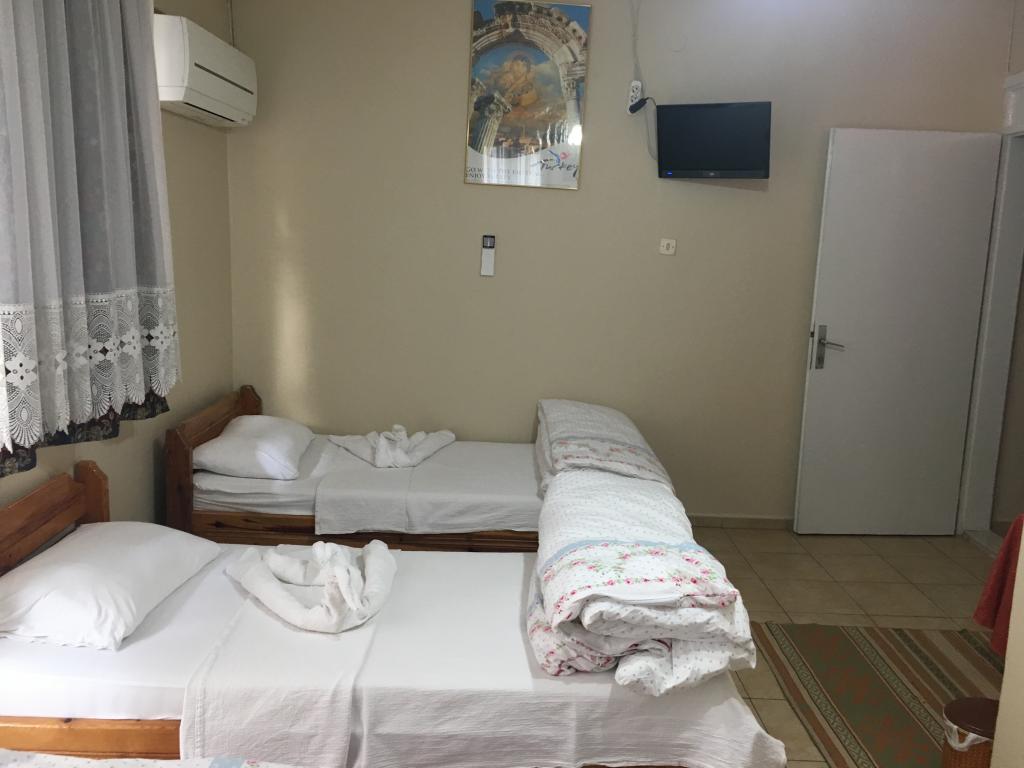 Triple,Şehir Manzaralı