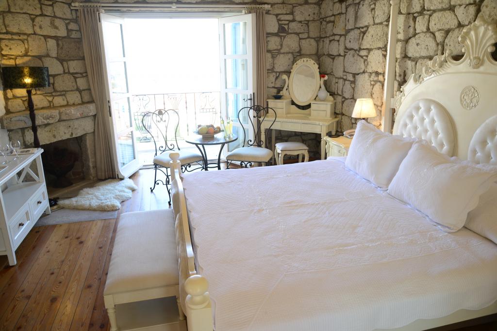 Deluxe Oda,Havuz Manzaralı,Balkonlu