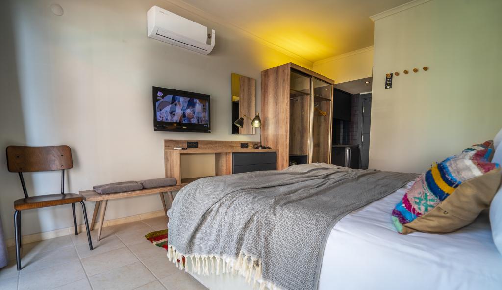 Suite Room, Land View (Balcony)