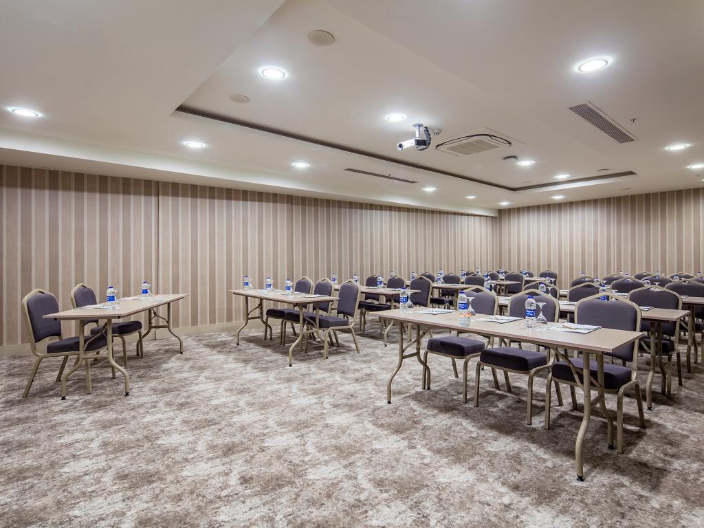 Holiday Inn Antalya Lara | Etstur
