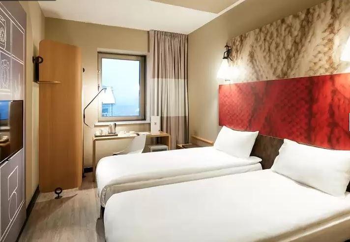 Iki Ayrı Yataklı Oda, Şehir Manzaralı