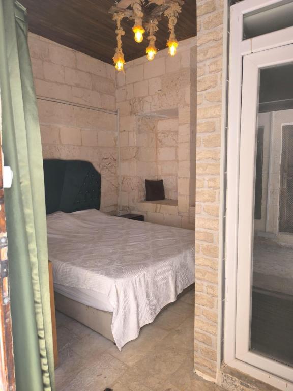 Zemin Kat Oda, Avlu Manzaralı