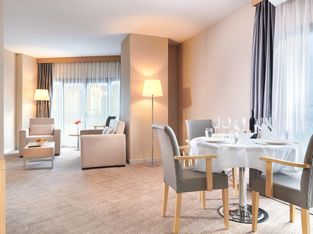 Suit Oda, Şehir Manzaralı