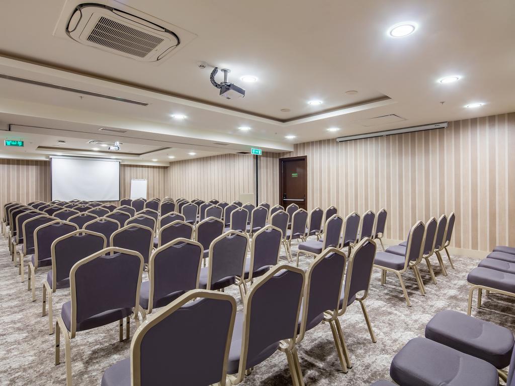 Holiday Inn Antalya Lara | Etstur