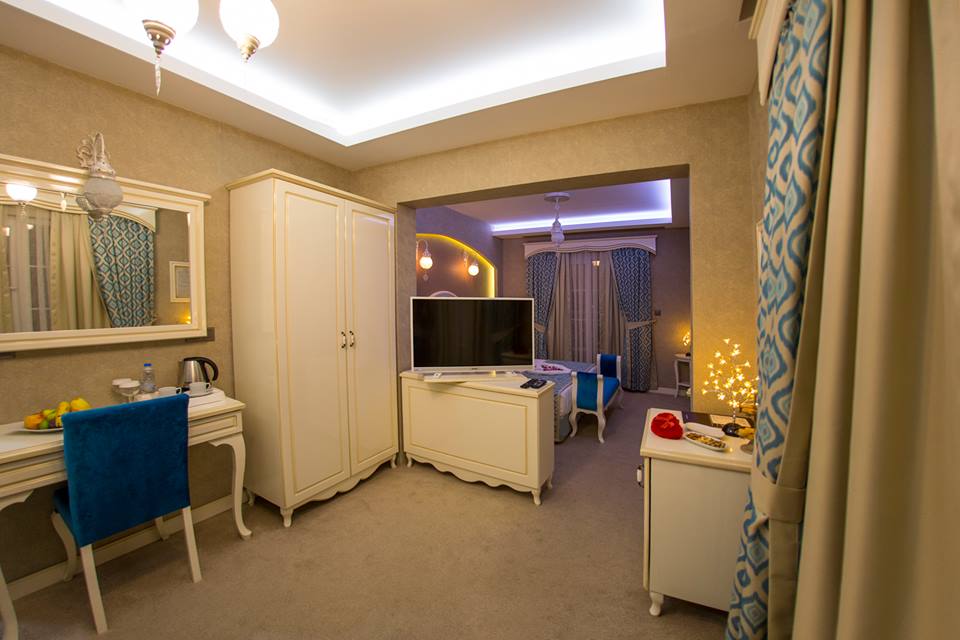 Suit Oda, Nehir Manzaralı (Balkonlu)