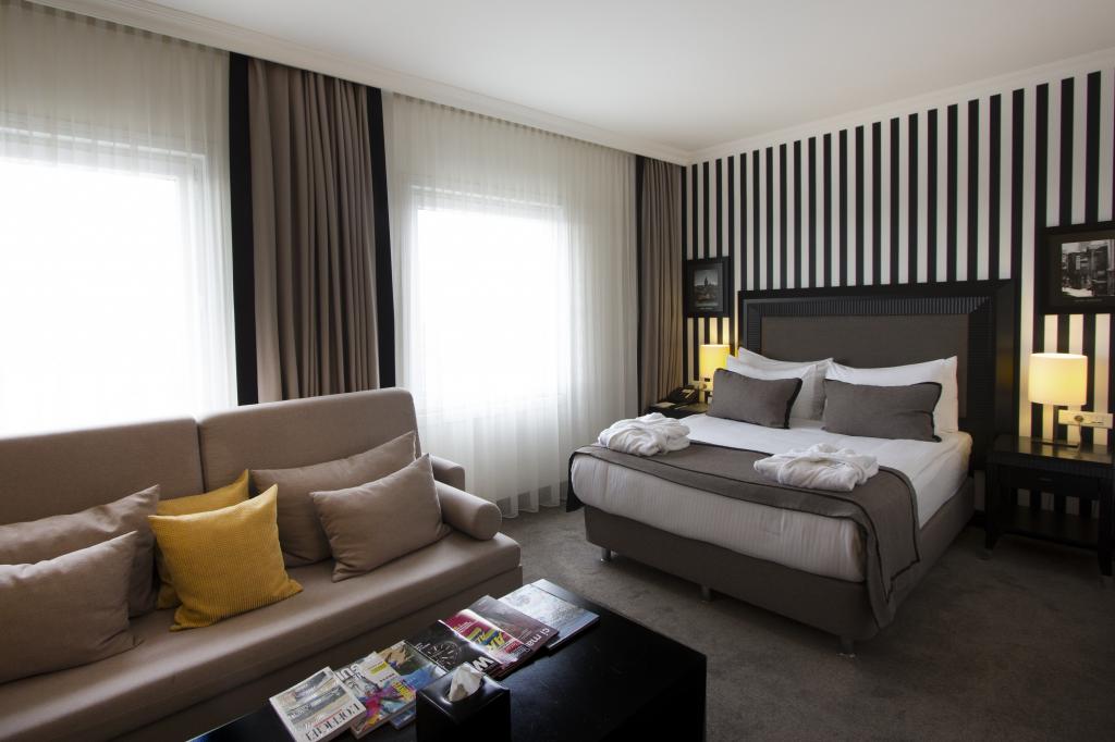 Deluxe Grand Room, City View