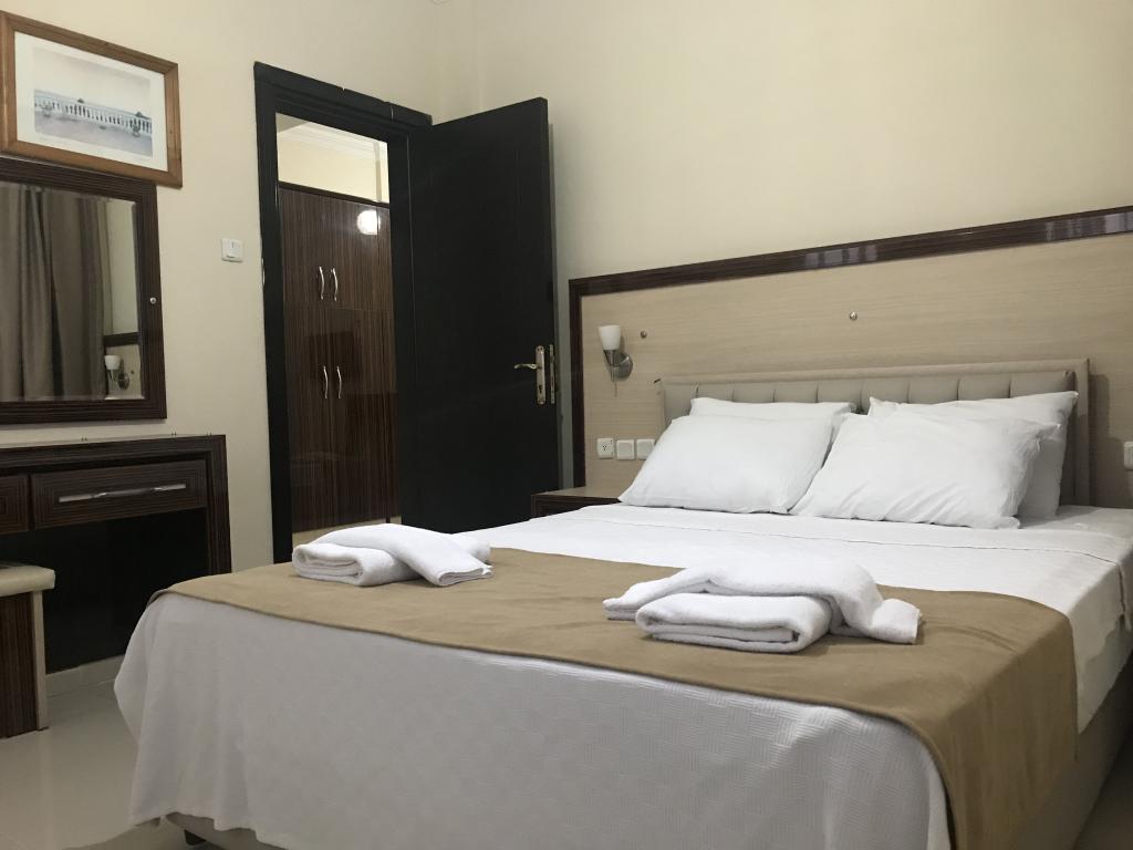 Superior Oda, Kara Veya Havuz Manzaralı (Balkonlu)